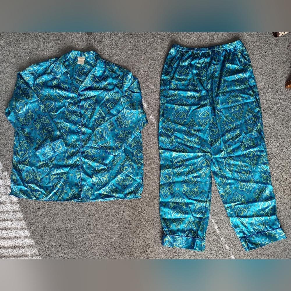 SOLD: XL - 2 Vintage Sets of Women's Slinky Pajamas NwoT